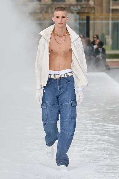 Look 8